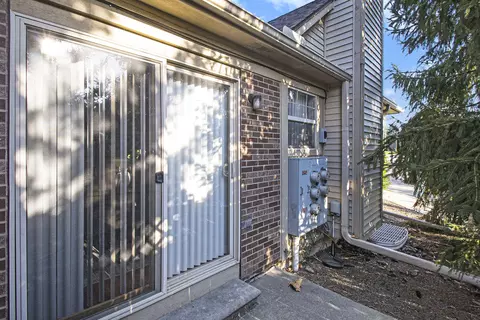 222 Commons Ct, Saline, MI 48176 photo 33