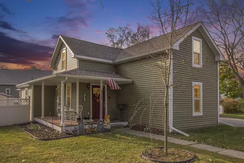 310 Byron Rd, Howell, MI 48843