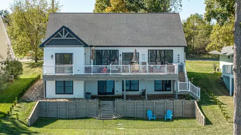 10832 Emerald Dr, Cement City, MI 49233