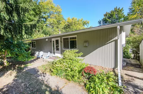 447 Manor Dr, Ann Arbor, MI 48105