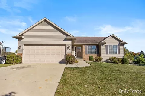 80 Highlander Dr NE, Rockford, MI 49341