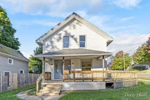 539 Brooks St, Ionia, MI 48846 photo 2