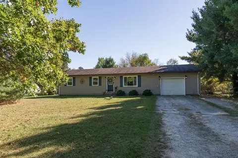 34987 64th Ave, Paw Paw, MI 49079