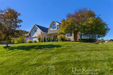 8222 Tipperary Trl SE, Alto, MI 49302