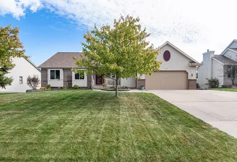 1944 Awixa St NW, Grand Rapids, MI 49534