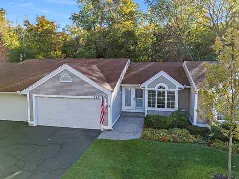 585 Appletree Ct, Holland, MI 49423
