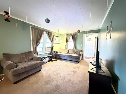 608 Royal Dr, Jackson, MI 49202 photo 2
