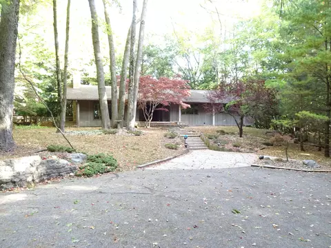 469 E Kott Rd, Manistee, MI 49660