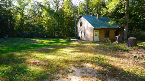 8907 Chippewa Trl, Howard City, MI 49329