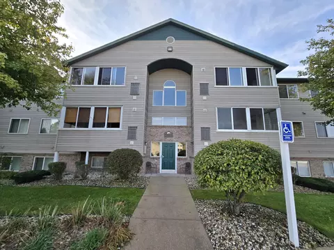 5887 Crosswinds Dr #33, Muskegon, MI 49444