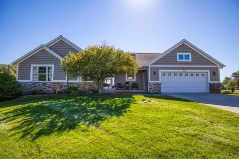 710 Cedar Pines Dr, Sparta, MI 49345
