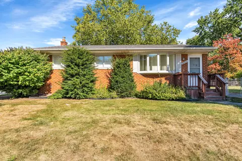 30574 Barton St, Garden City, MI 48135