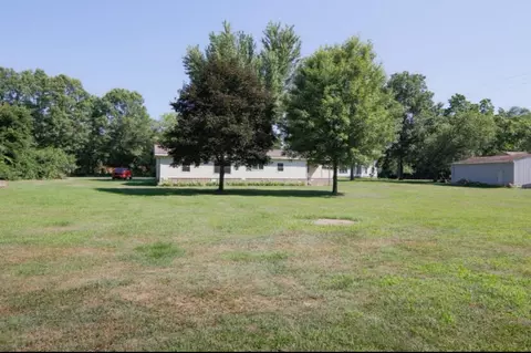 Exterior - 16433 Floating Bridge Rd, Three Rivers, MI 49093 photo 2 of 4