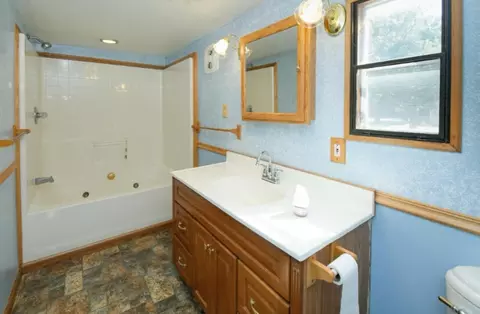 Bath - 16433 Floating Bridge Rd, Three Rivers, MI 49093 photo 1 of 3