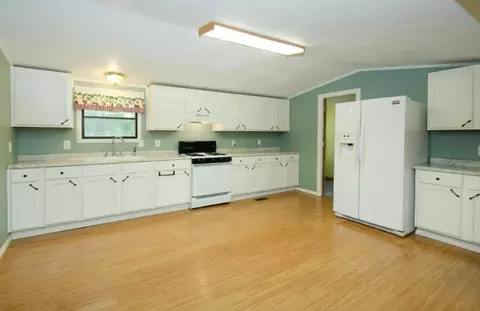Kitchen - 16433 Floating Bridge Rd, Three Rivers, MI 49093 photo 1 of 2