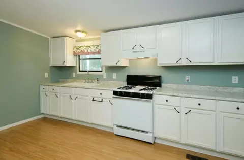 Kitchen - 16433 Floating Bridge Rd, Three Rivers, MI 49093 photo 2 of 2