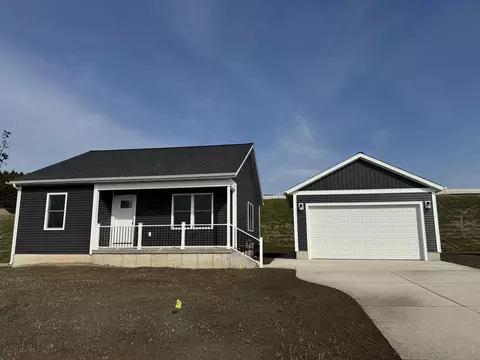 256 Willowside Dr, Shelby, MI 49455