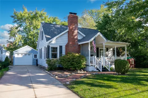 409 Brown St, Tecumseh, MI 49286 photo 2