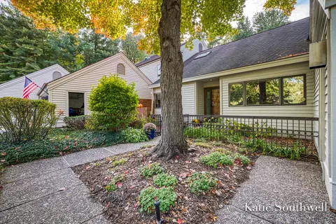 6542 Grenelefe Dr SE, Grand Rapids, MI 49546