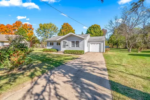 313 Strait Ct, Jonesville, MI 49250