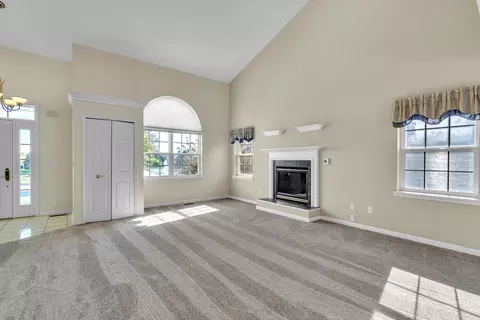 Living - 413 Settlers Cv, Tecumseh, MI 49286 photo 2 of 9
