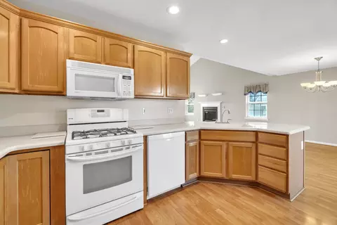 Kitchen - 413 Settlers Cv, Tecumseh, MI 49286 photo 3 of 7