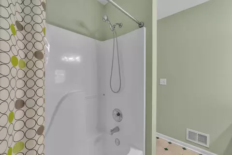 Bath - 413 Settlers Cv, Tecumseh, MI 49286 photo 1 of 4