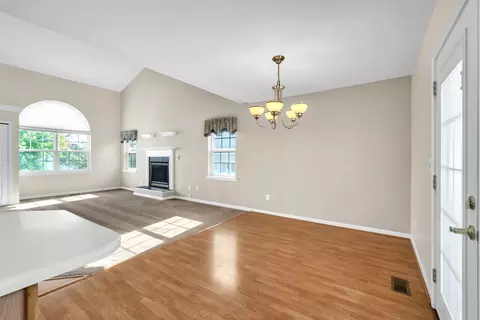 Living - 413 Settlers Cv, Tecumseh, MI 49286 photo 7 of 9