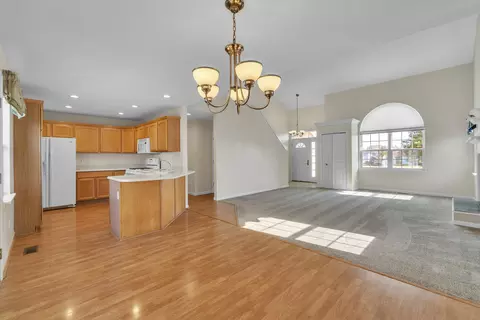 Living - 413 Settlers Cv, Tecumseh, MI 49286 photo 6 of 9