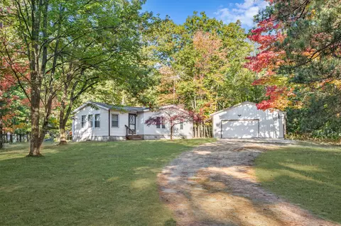 124 Osceola Ledge Dr, Leroy, MI 49655