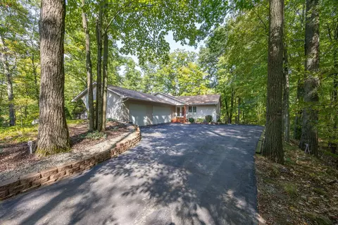 8940 Jenny Ln, Canadian Lakes, MI 49346