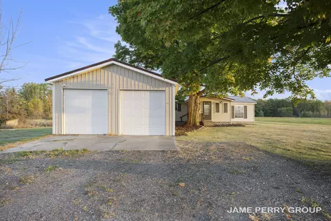 4593 Condensery Rd, Sheridan, MI 48884