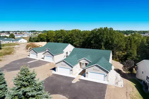 1933 Pine Ridge Dr, Manistee, MI 49660
