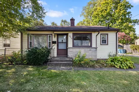 913 Chrysler St, Kalamazoo, MI 49048