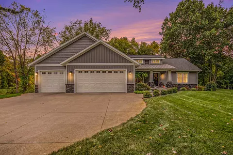 4222 Lamont Woods Dr, Marne, MI 49435