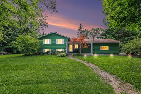 3786 Delano Dr, Eaton Rapids, MI 48827