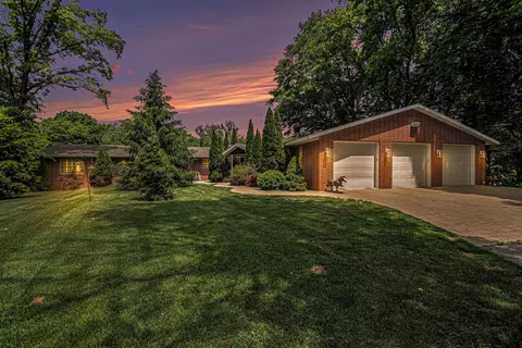 1996 W Linco Rd, Stevensville, MI 49127