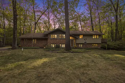 3336 Pine Tree Dr, Allegan, MI 49010