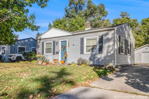 166 Pine St, Sparta, MI 49345