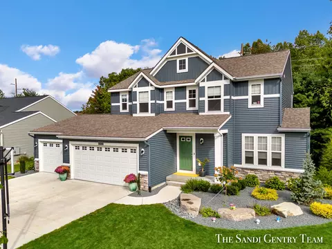 13373 Maple Leaf Dr, Nunica, MI 49448