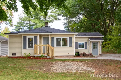 515 W Randall St, Coopersville, MI 49404