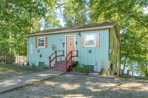 01991 38 12 St, Bloomingdale, MI 49026