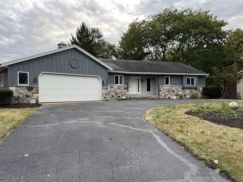 1464 Maple Hollow St SE, Kentwood, MI 49508
