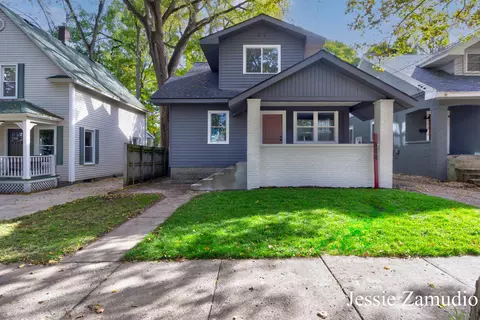 314 Rosewood Ave SE, East Grand Rapids, MI 49506
