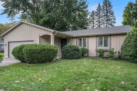 26 E 40th St, Holland, MI 49423