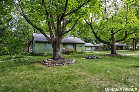 719 Aster Ave, Holland, MI 49423