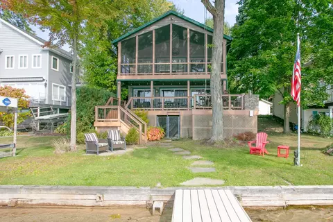 19813 Thompson Ln, Three Rivers, MI 49093