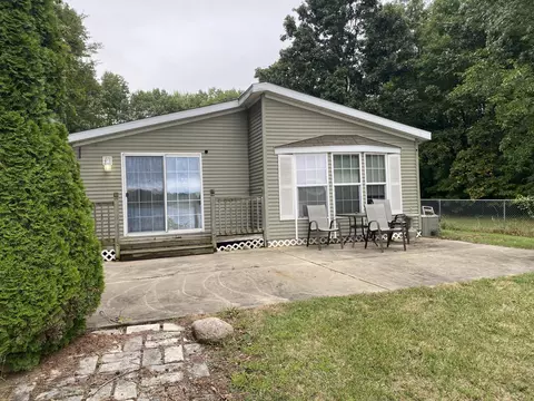 58141 James Dr, Three Rivers, MI 49093