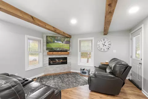 Living - 2531 Reynolds Rd, Jackson, MI 49201 photo 2 of 2