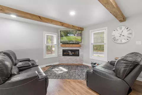 Living - 2531 Reynolds Rd, Jackson, MI 49201 photo 1 of 2